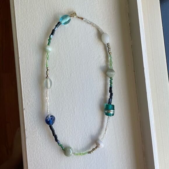 Beautiful beaded necklace  - Picture 1 of 7